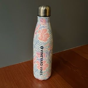 Vineyard Vines Boston insulated bottle